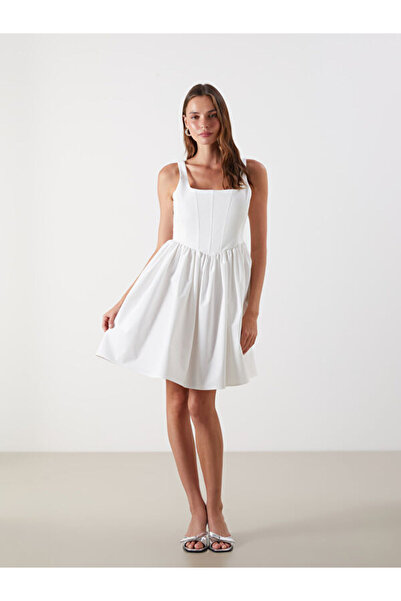 LC Waikiki فستان قصير قماش بوبلين بياقة روبا مربعة وحزام من UZG STORE للنساء ...