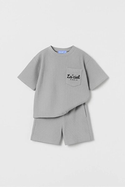 WOWMOMKIDS Unisex Waffle Fabric Slogan Set - Shorts and T-Shirt 2-Piece Set S...