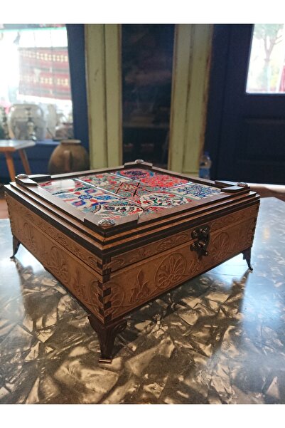 Lazerlimazerliişler AHŞAP ÇİNİ DESENLİ CEVİZ KUTU 18x18cm KABARTMA DESENLİ GE...