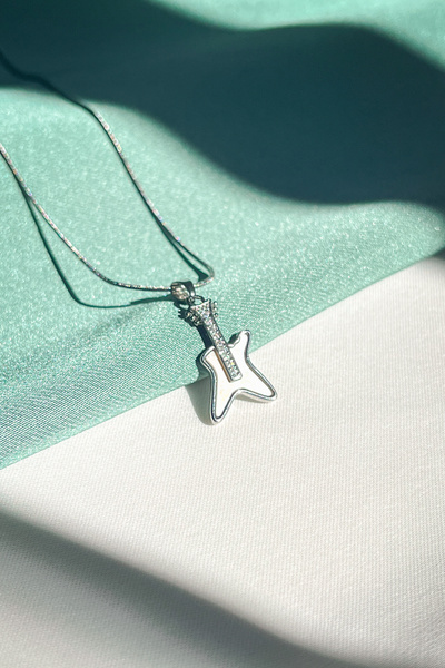 Berilya Aksesuar Pearlescent Electric Guitar Necklace