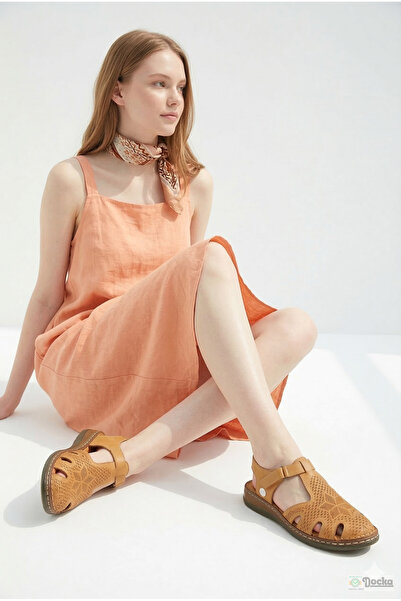 Mammamia صندل نسائي من الجلد الطبيعي ناعم وخفيف الوزن ومغلق من الأمام للاستخد...