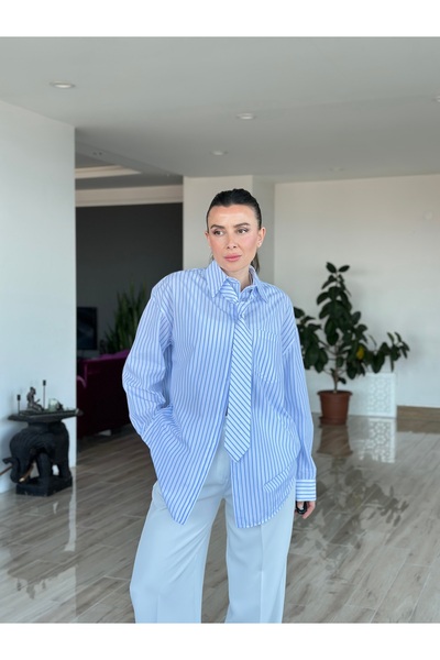 AYSEGUL SOZKESEN Çıkarılabilir Kravat Detaylı Kadın Çizgili Mavi Beyaz Bol Ke...