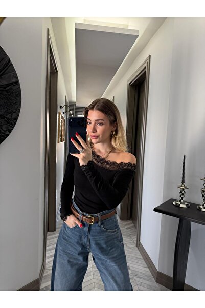 CKBUTİK بلوزة سوداء مفتوحة من جهة واحدة مكونة من دانتيل قطع -1016