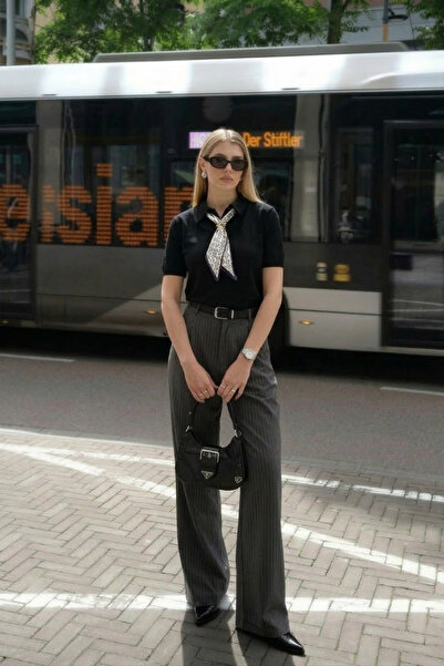 The Champ Clothing Tricou de damă cu guler polo, negru, cu detaliu eșarfă din...