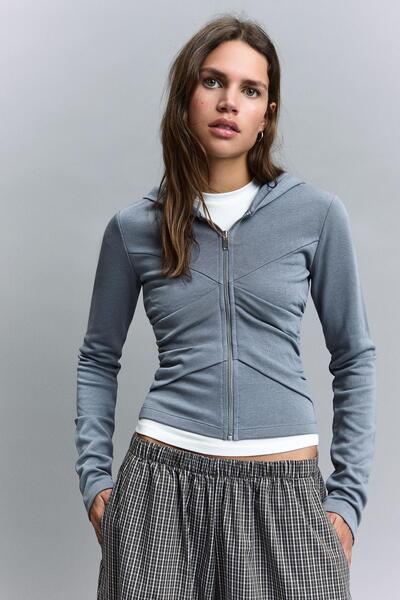 Bershka Kapüşonlu dökümlü ceket