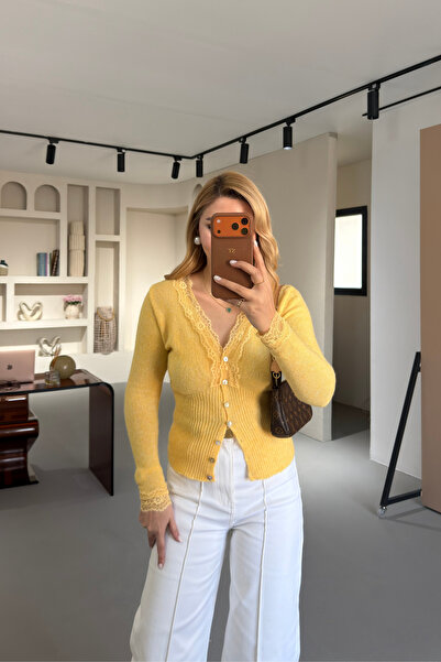 Sezgi Tekin Lace Detailed Buttoned Yellow Cardigan