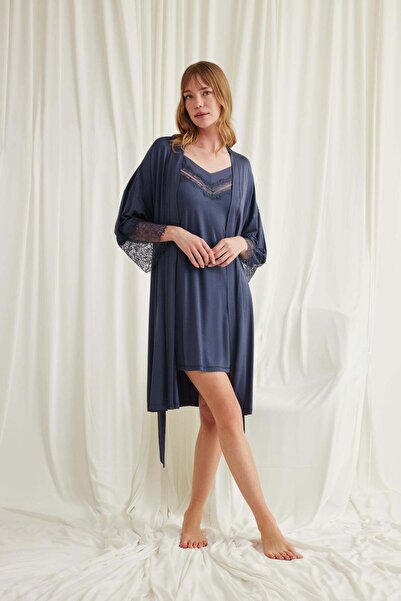 Findit Low-Cut Collar and Lace Sleeves Dressing Gown Set
