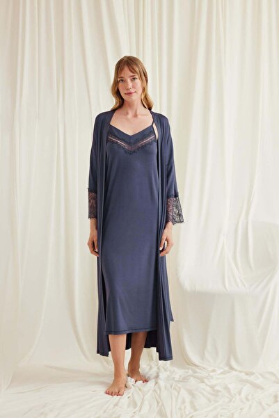 Findit Low-Cut Collar and Lace Sleeves Dressing Gown Set