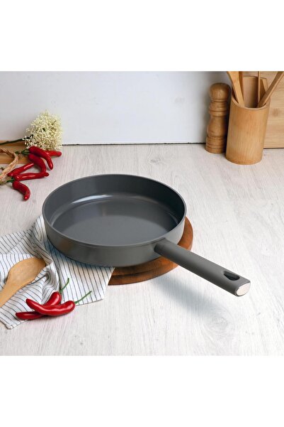 Belariva 24 cm Gray Silicone Handle Pan