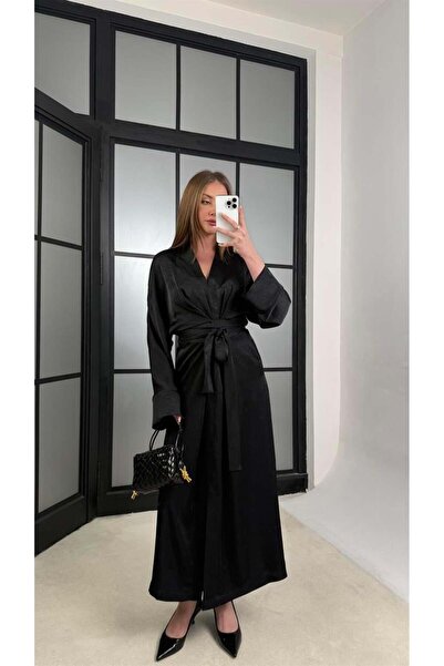 Gaus Siyah Kuşaklı Yırtmaçlı Premium Saten Elbise GAUS-01240