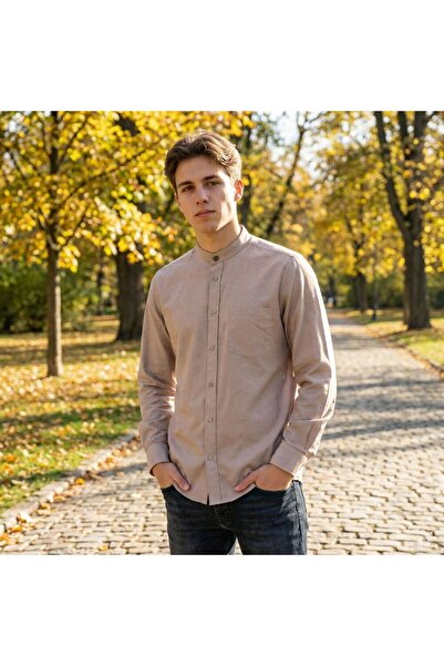 İkranur Риза Arvasi с отворена яка, дълги ръкави и метални копчета, цвят бежов