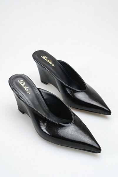 LDR Дамски черни сандали от лак с дебел ток и затворена предна част