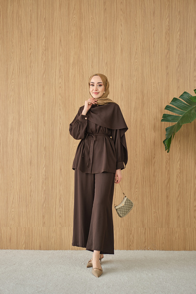 LOCCO Дамски костюм с колан и скрити копчета, кафяв