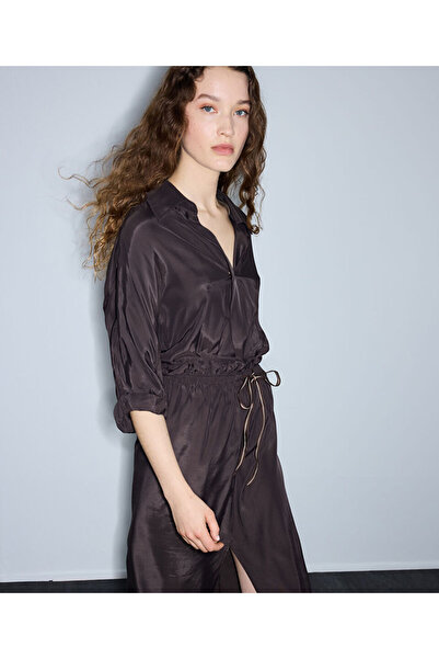 İpekyol Grogren kuşaklı yırtmaçlı elbise