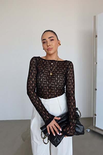 Özge Özgenç Bluza sa čipkom i lađastim izrezom