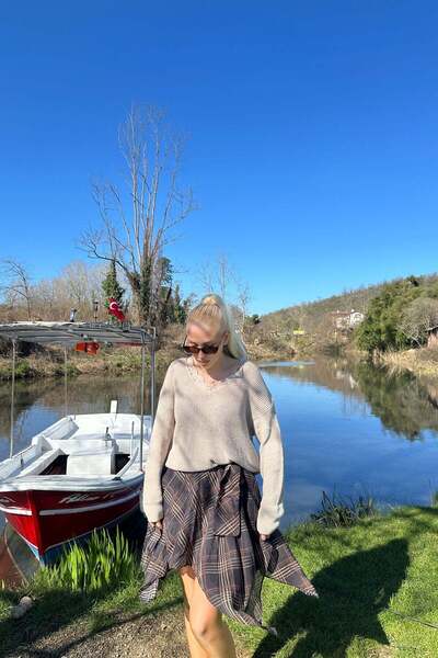 lizge giyim V-Neck Lace Detail Tricot Sweater