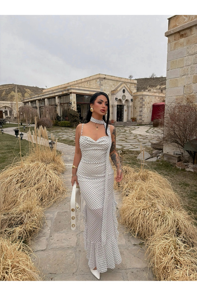 kırmızı butiks Λευκό φόρεμα με πουά και φουλάρι