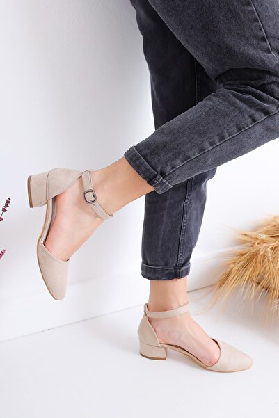 Delroshine حذاء داري بكعب تان من جلد الغزال