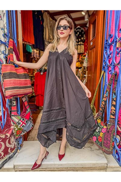 Miss Boheme فستان أسود اللون V تفاصيل على الياقة ليلي بوهيم