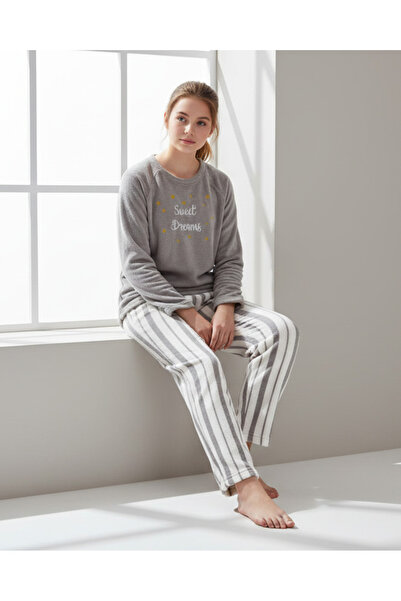 REDTAG طقم بيجاما رمادي منسوج بنقشة سويت دريمز للبنات الكبيرات (قطعتان)