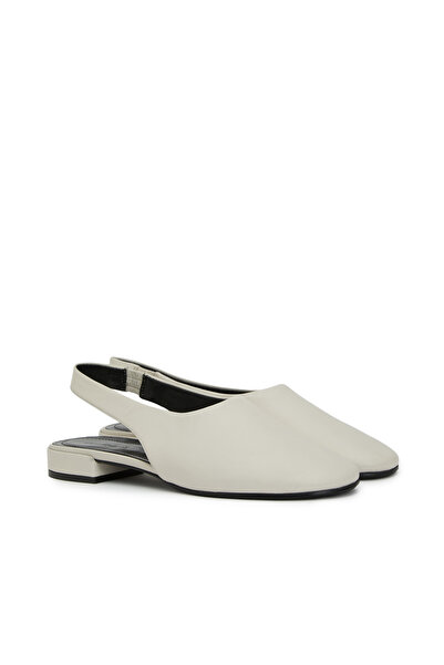 Dıvarese Kırık Beyaz Toka Detaylı Kadın Deri Sandalet