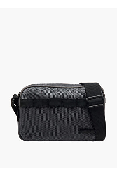 Lee Cooper حقيبة كروسبودي رجالية منقوشة