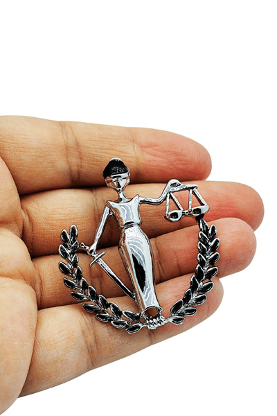 BB BİBUTİKSHOP Gümüş Işıltılı Themis Adalet Tanrıçası Broşu - Defne Dalı Deta...