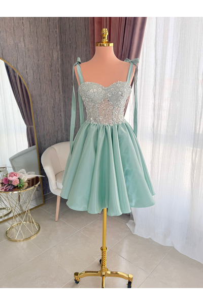 Lenta Moda Su Yeşili Dantel Kaplı Parlak Saten Mini Parti Elbisesi