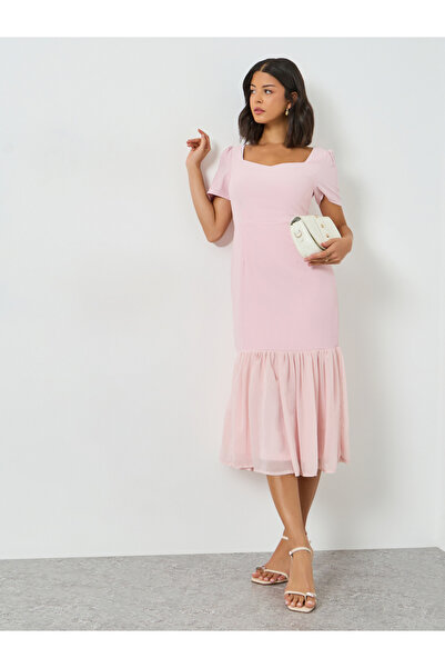 Styli Pink Sweetheart Neck Solid Midi Dress