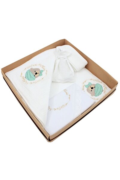PRICHINDEL Set botez din muselină, 7 piese, Tedi cu căciulă verde, brodat, alb
