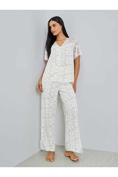Styli Floral Print Lace Trim Top and Pyjama Set