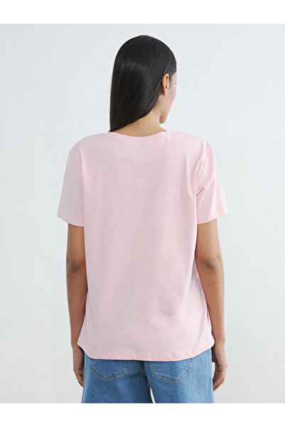 LC Waikiki Γυναικείο μπλουζάκι με ροζ λαιμόκοψη