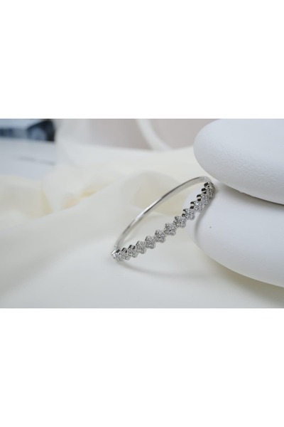 ATELİER TUĞBA KLPÇ078 مشبك فولاذي فضي مرصع بالأحجار (قطر داخلي 5.8 سم)