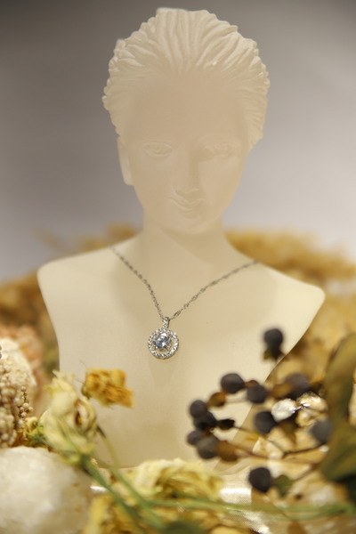 CHARM Halo Shine Necklace – Luminous Elegance