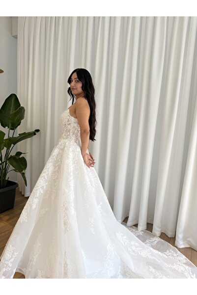 Empressco Şık ve Zarif Gelinlik, Özel Tasarım, Rahat ve Şık Duruş