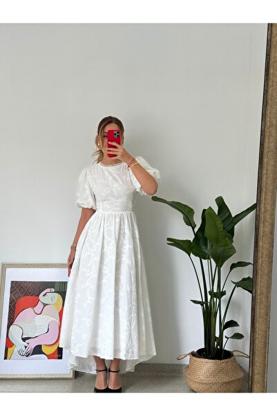 Butik BEYAZ SIRT DEKOLTELİ FİSTO İŞLEMELİ ELBİSE