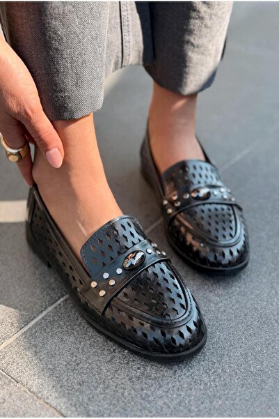 I Love Shoes أرديون للنساء حذاء لوفر أسود مطفي جلد