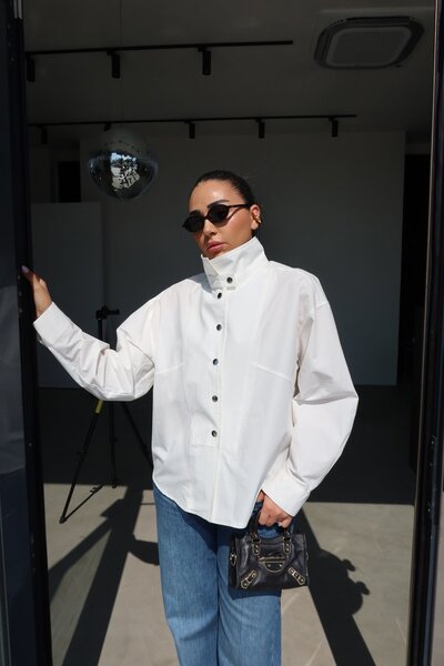 Özge Özgenç Dik Yaka Çıtçıtlı Gömlek