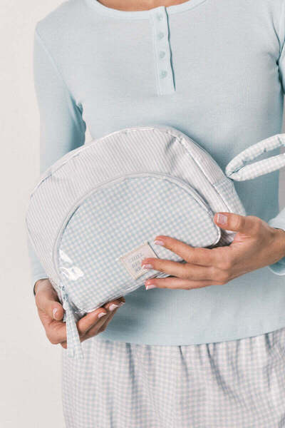 Women'secret حقيبة أدوات تجميل مبطنة نقشة مربعات مخطط خضراء