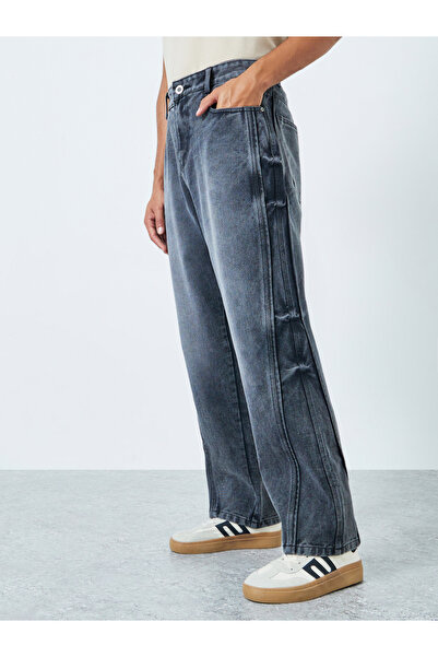 Styli Men Loose Fit Panelled Washed Jeans