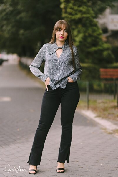 Angy Fashion Stylish gray printed shirt with a cutout collar Size: 38