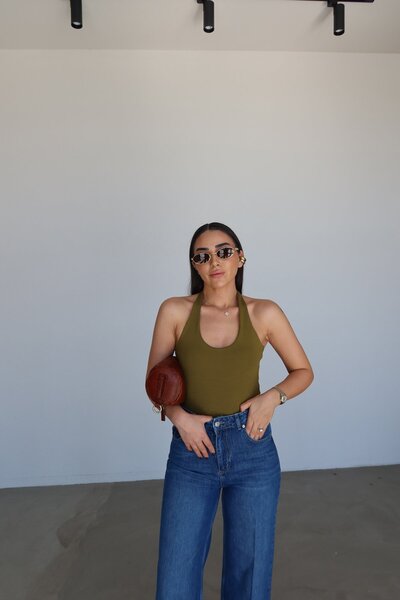 Özge Özgenç Boyundan Geçmeli Fitilli Atlet