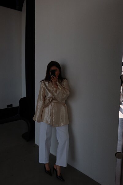 Özge Özgenç Jakarlı Balon Kol Ceket