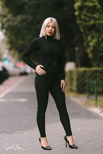 Angy Fashion Black fitted jumpsuit with a zipper and decorative belt Size: L