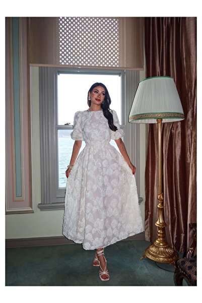 ESRAHELVACI Εκρού φόρεμα με ανάγλυφα λουλούδια και χαμηλό κόψιμο στην πλάτη, ...