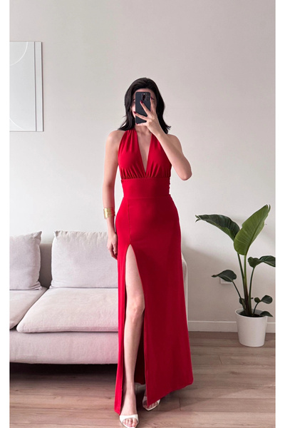 Zoom Butik Halter Yaka Sırt Bağlamalı Yırtmaçlı Maxi Elbise - KIRMIZI