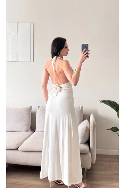 Zoom Butik Halter Yaka Sırt Bağlamalı Yırtmaçlı Maxi Elbise - BEYAZ