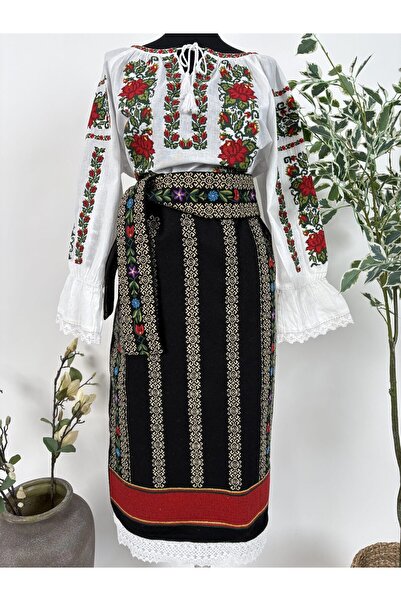 TM Traditional Costume – •apron•, belt and blouse 2256 floral motifs