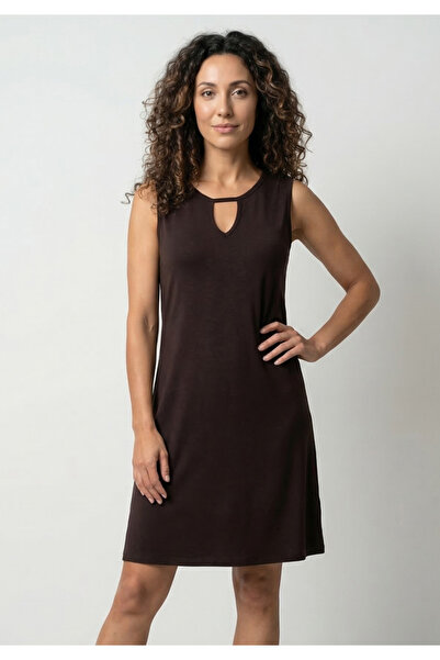 Little Visqon Γυναικείο φόρεμα από βισκόζη με λεπτομερή λαιμόκοψη, αμάνικο, ά...