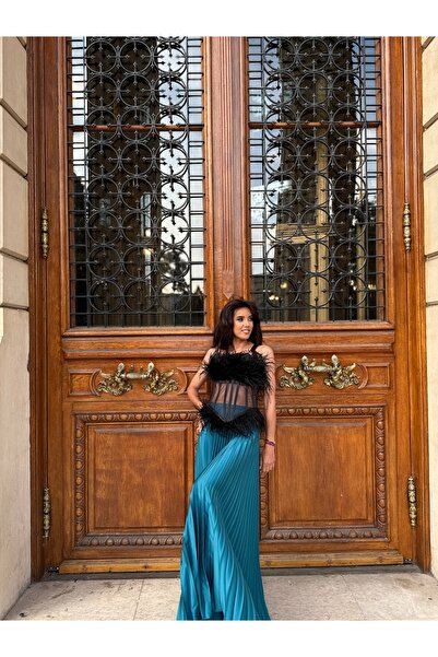 Classy Store Hira Women's Set - Ostrich Feather Corset Top and Pleated Skirt